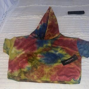 Crop top shirt with hood